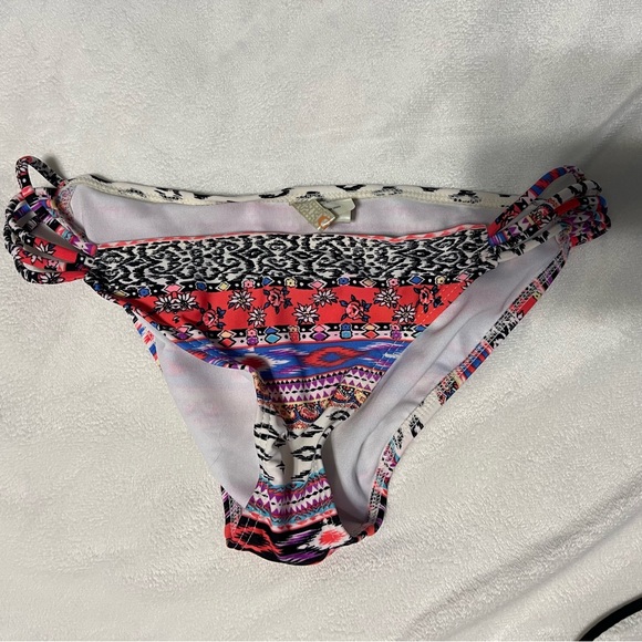 Size medium swim bottom bundle - Picture 3 of 6